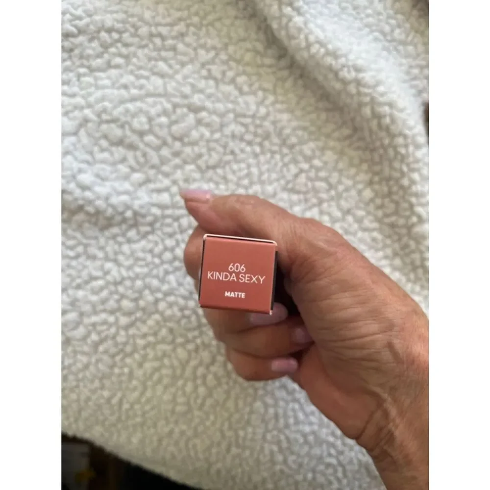 MACximal  Matte Lipstick -kinda sexy